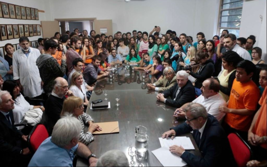 Mañana se retomará la sesión para elegir al nuevo decano de Medicina