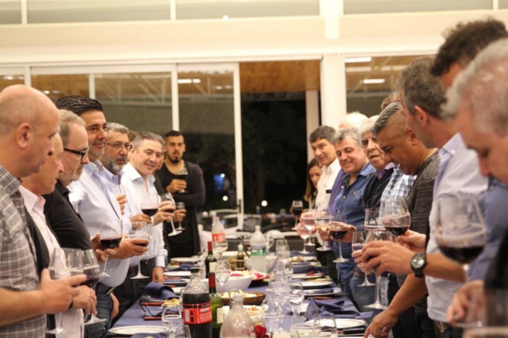 Chiqui Tapia y otra foto inoportuna