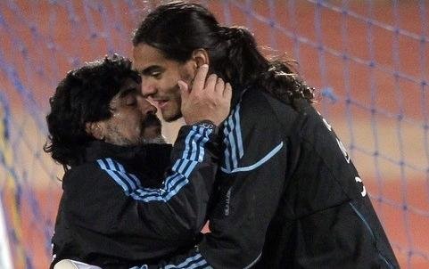 Diego apoyó a Romero y atacó a Armani