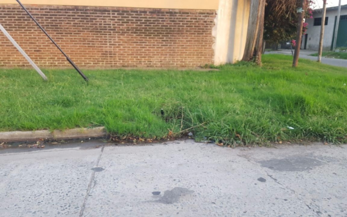 Advierten por una boca de tormenta destrozada en 530 y 27