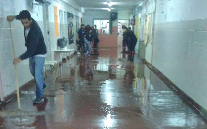 Escuelas sin clases y cortes de luz por fuertes lluvias en Mar del Plata