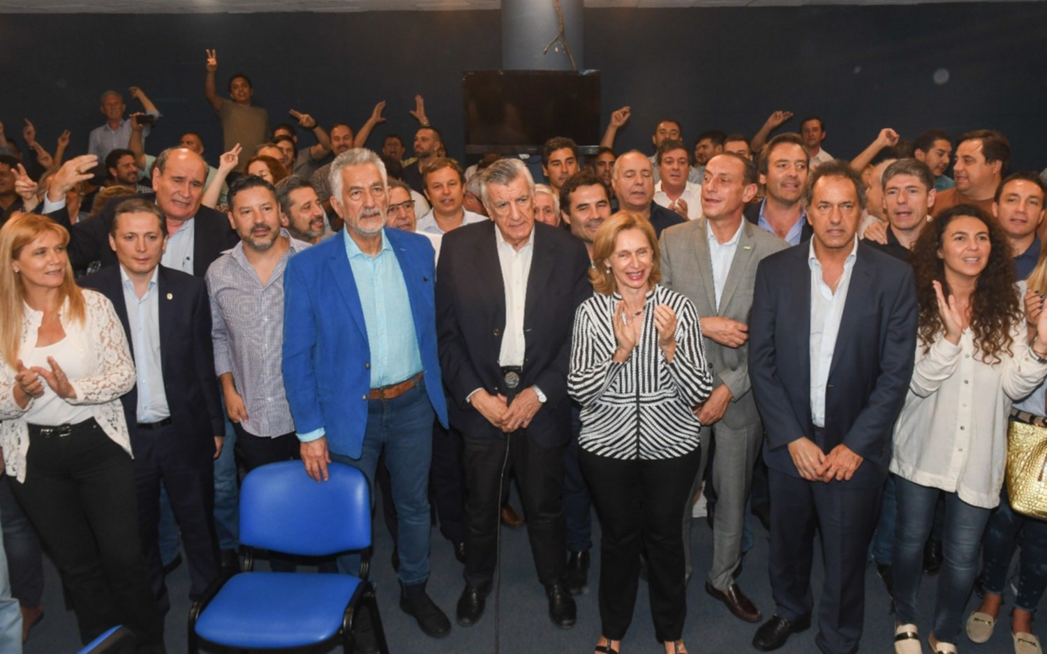 El peronismo, con Gioja a la cabeza, convocó a un congreso partidario para mayo