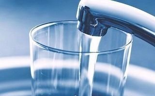 Aysa anunció baja presión o falta de agua en Quilmes 