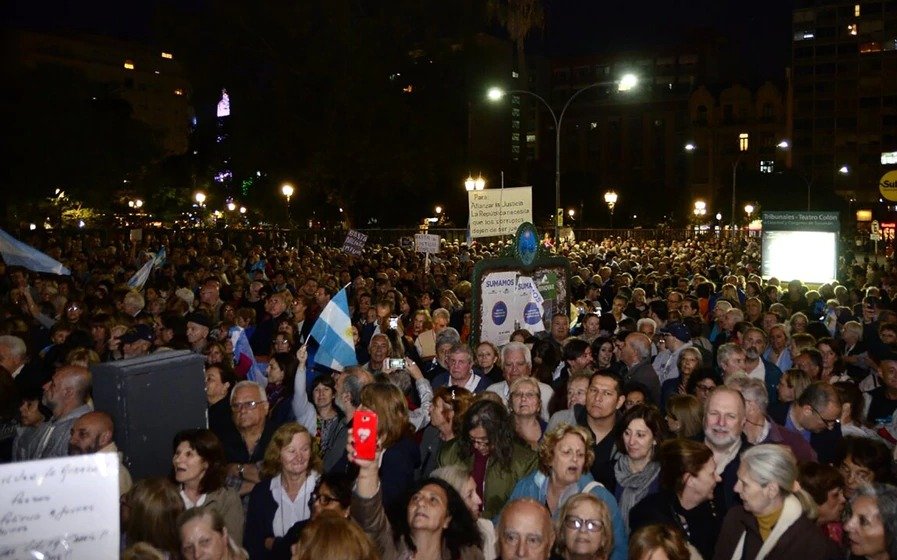 Protesta en tribunales para pedir "transparencia y eficacia" en la Justicia