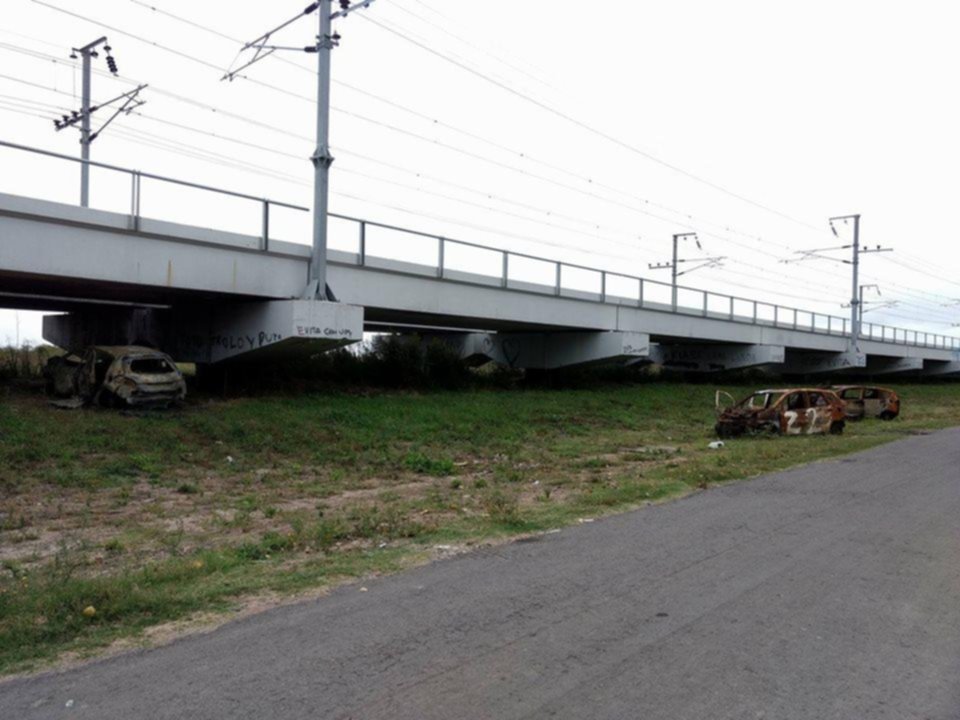 Cementerio de autos abandonados en 3 y 510
