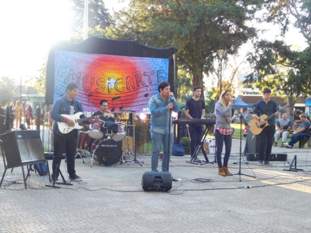 Música en la Plaza Belgrano