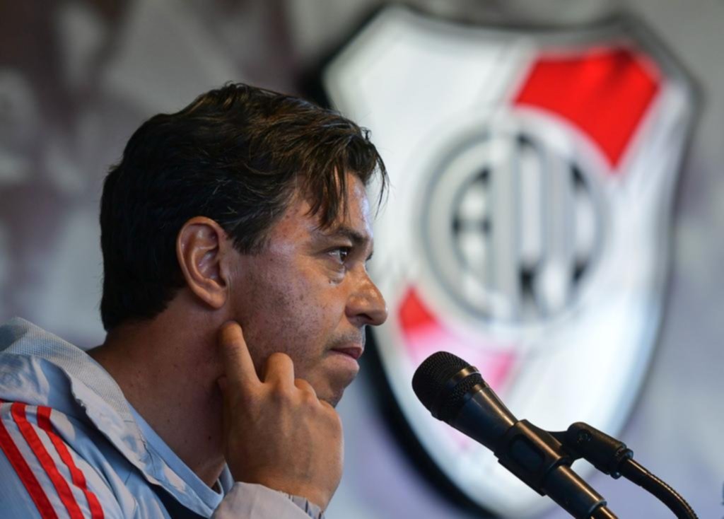 Marcelo Gallardo no pudo ocultar su fastidio por la decisión que tomó Sampaoli