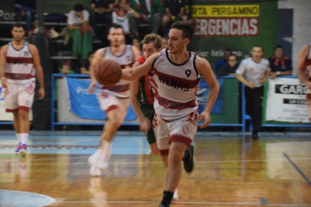 Atenás venció a Sarmiento y puso un pie en la definición