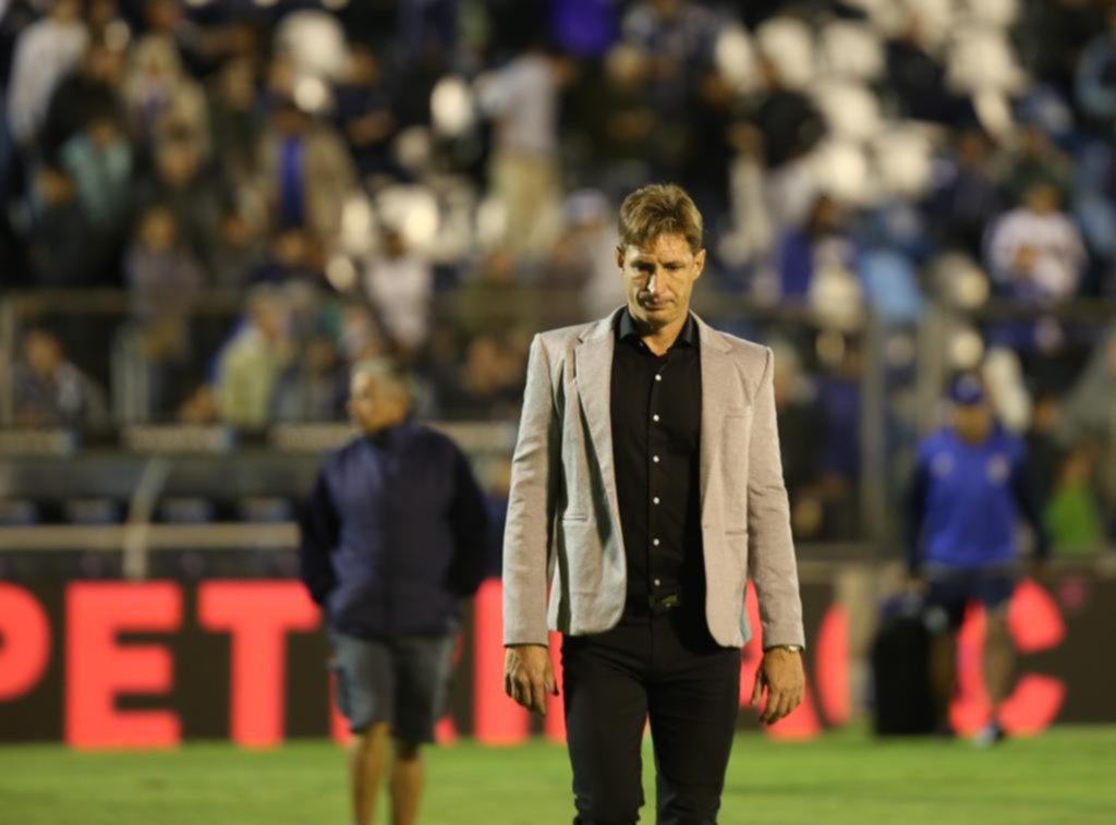 La derrota golpeó muy fuerte en el ánimo de Facundo Sava, que suspendió la conferencia