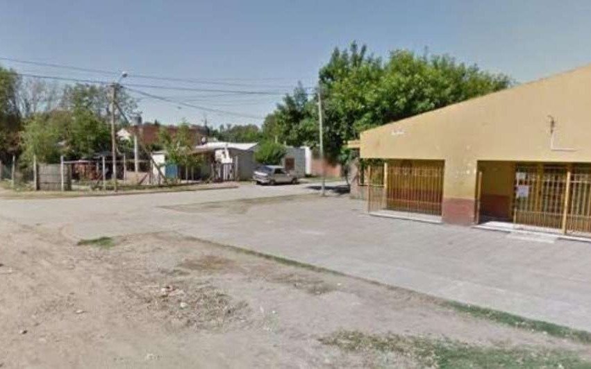 Raptaron a una adolescente frente a su colegio y la violaron en un descampado 