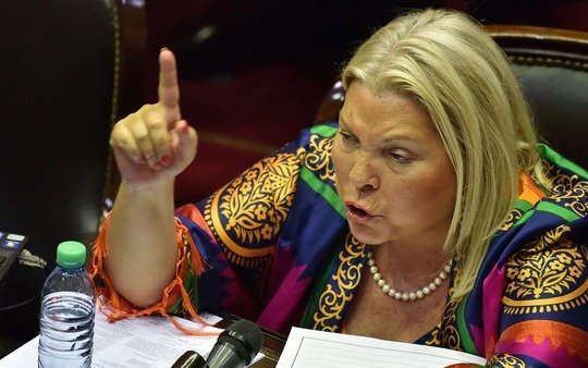 Carrió acusará a Lorenzetti por "montar un aparato de inteligencias con las escuchas"