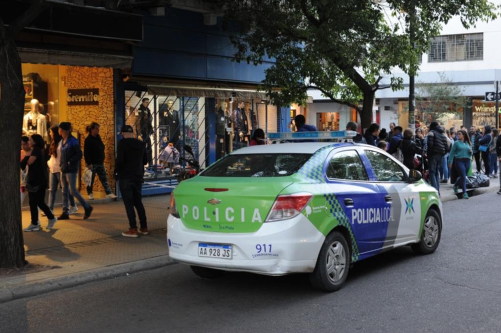 Revuelo en 12 y 57 por un cliente que falleció en un probador