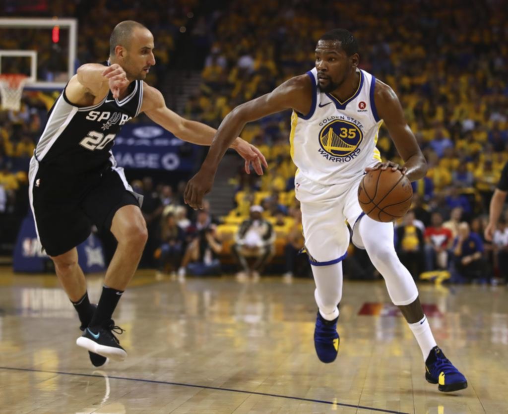 Manu se netió en el podio histórico de triples en playoffs