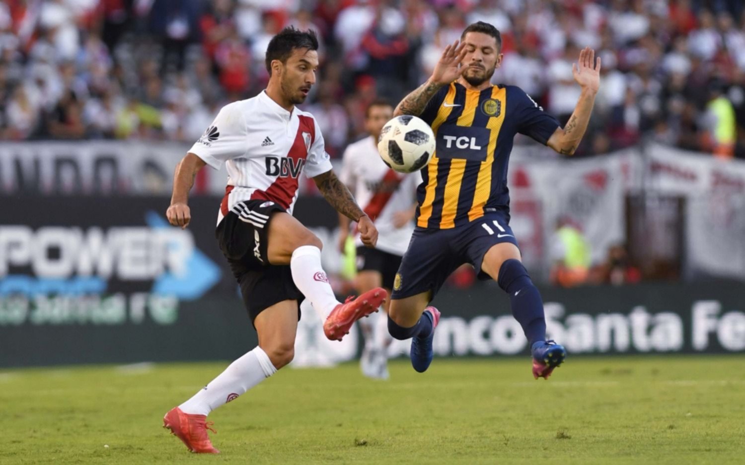 River derrotó por 2 a 0 al Canalla por la Superliga