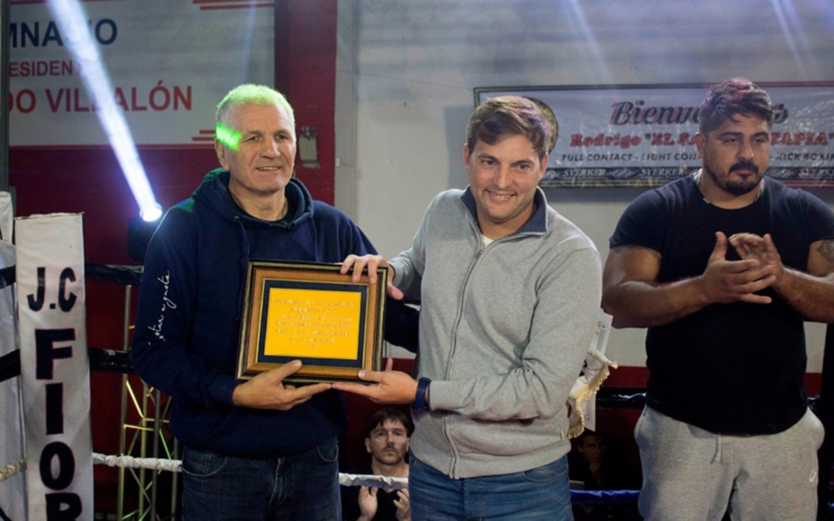 Boxeo solidario en Los Hornos con un  campeón mundial como invitado de lujo