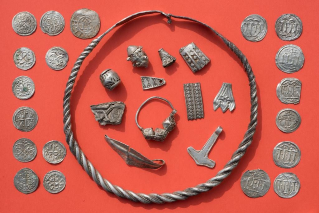 El sueño del pibe: a los 13 años encontró un tesoro vikingo de mil años y repleto de monedas