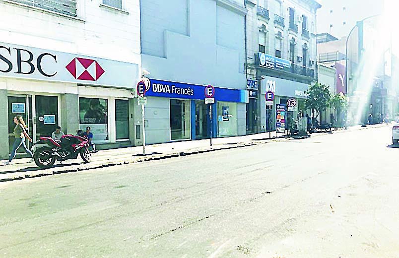 La Ciudad se movió a otro ritmo por el paro bancario, que sigue hoy