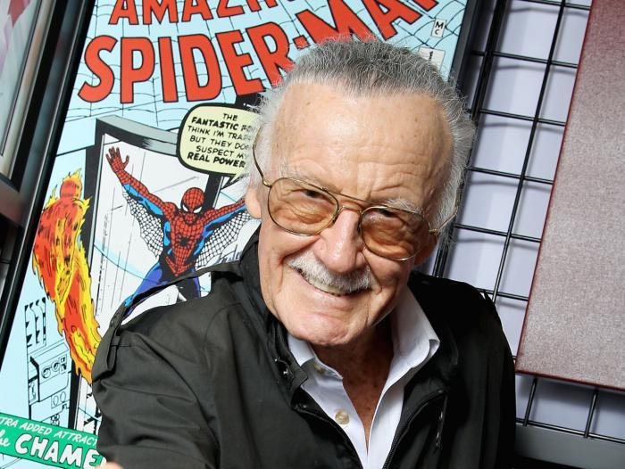 Dramón familiar: acusan a la hija de Stan Lee de abusar física y psicológicamente de su padre