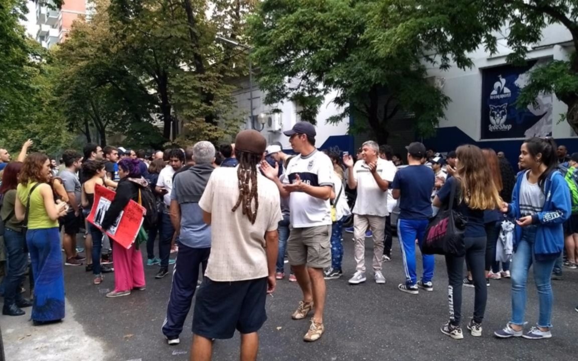 VIDEO. Tras la manifestación en la sede del Lobo, se disolvió la Subcomisión del hincha