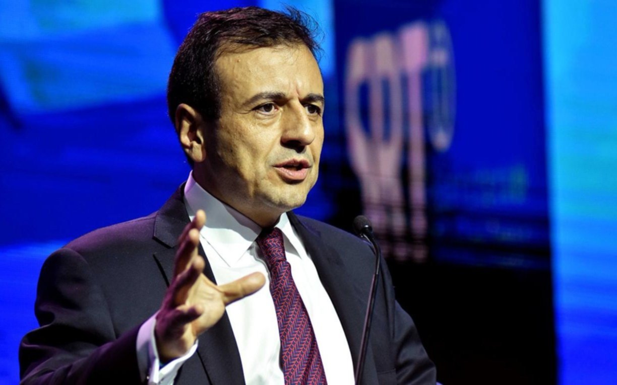 El vicejefe de Gabinete Quintana prometió que venderá sus acciones de Farmacity