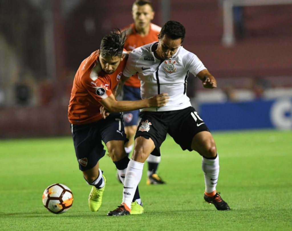 La derrota frente a Corinthians dejó mal parado al Rojo
