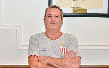 Estudiantes clasificó de manera invicta a semis