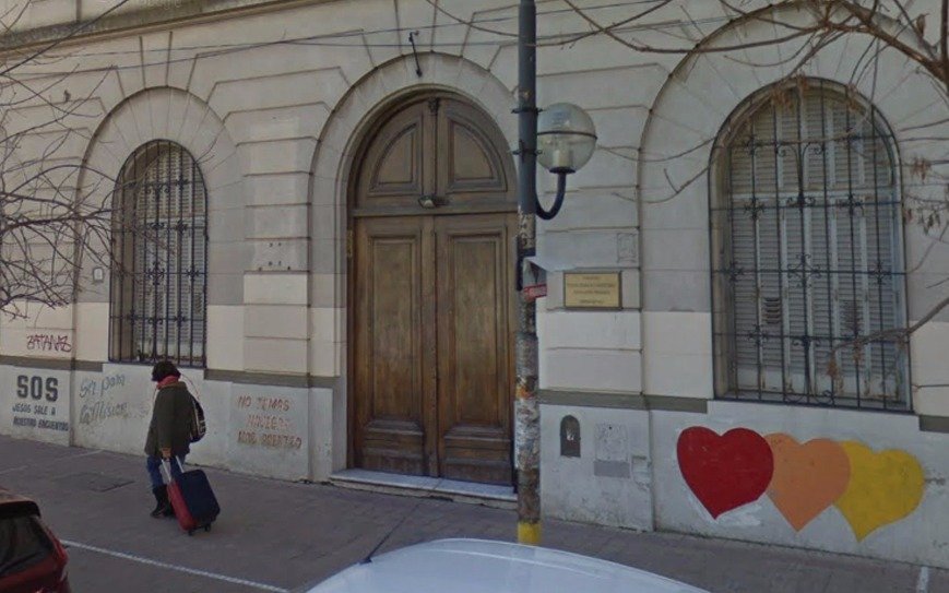 Preocupación y denuncia por robos a alumnos en la puerta del Colegio Misericordia