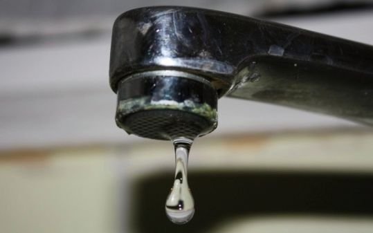 Aysa anunció baja presión o falta de agua en Bernal