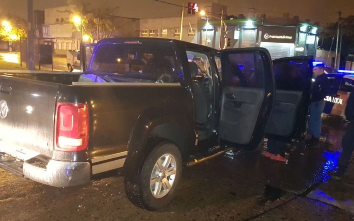 Villa Elvira: dos detenidos con armas de guerra, cocaína y más de 5 mil dólares