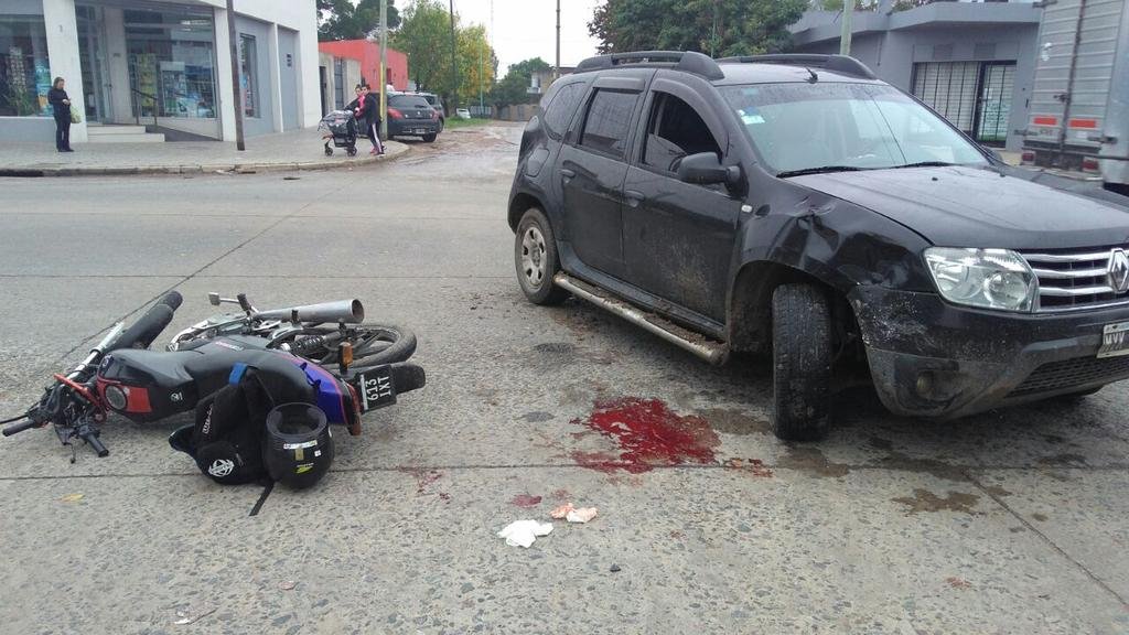 Un motociclista herido por un grave accidente en el barrio El Mondongo