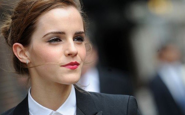 La actriz de la serie Smallville "invitó" a Emma Watson a la secta sexual