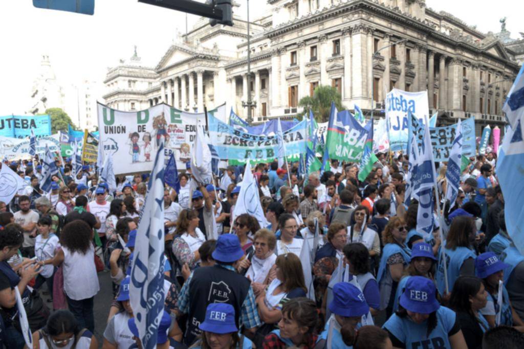 Decenas de miles de maestros bonaerenses coparon el centro porteño
