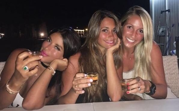 "Noche de chicas" de Antonela Roccuzzo con esposas de otros famosos jugadores