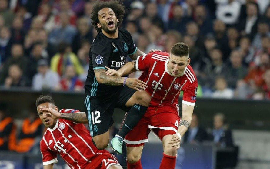 VIDEO-.Se olvidó de bajarla: el terrible control de Marcelo en el choque Bayern-Real Madrid