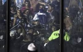 Tensión por incidentes entre la policía brasileña e hinchas de Racing