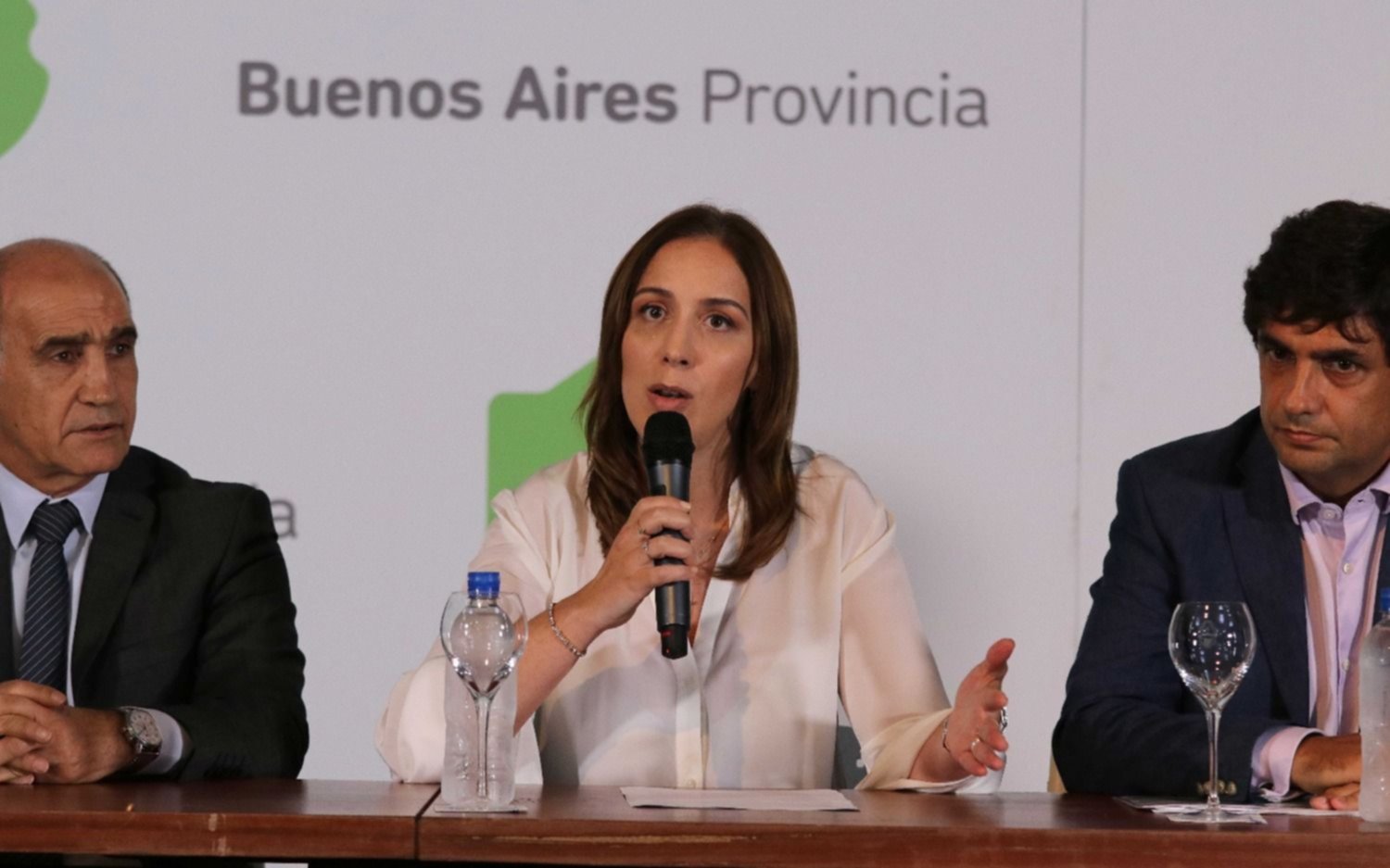 Vidal firmó el decreto que elimina los impuestos provinciales a la luz