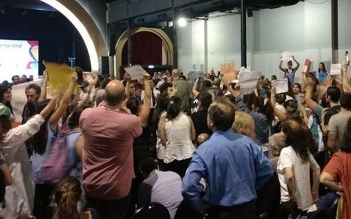 En un comunicado, la Fundación El Libro "lamentó" lo ocurrido en la inauguración