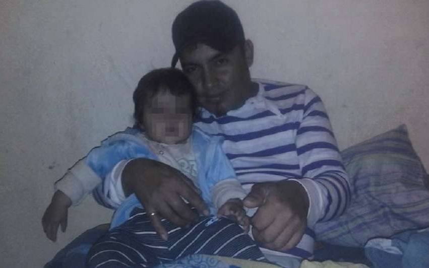 Detuvieron a una pareja de jóvenes acusados de matar a golpes a su bebé 