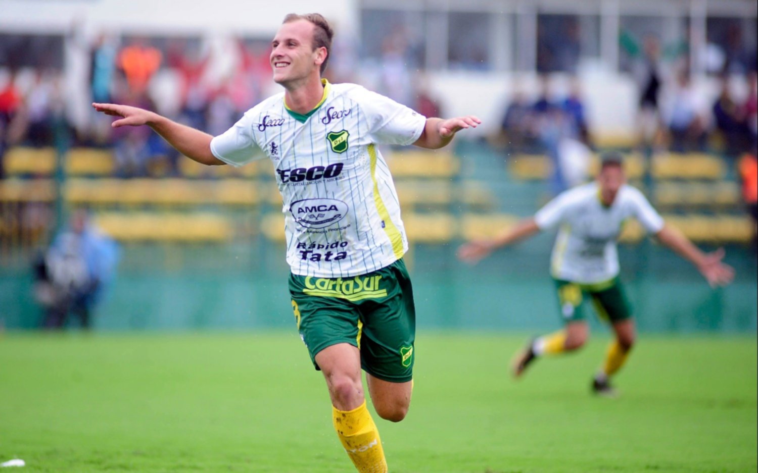 Gran triunfo de Defensa ante Central en Varela