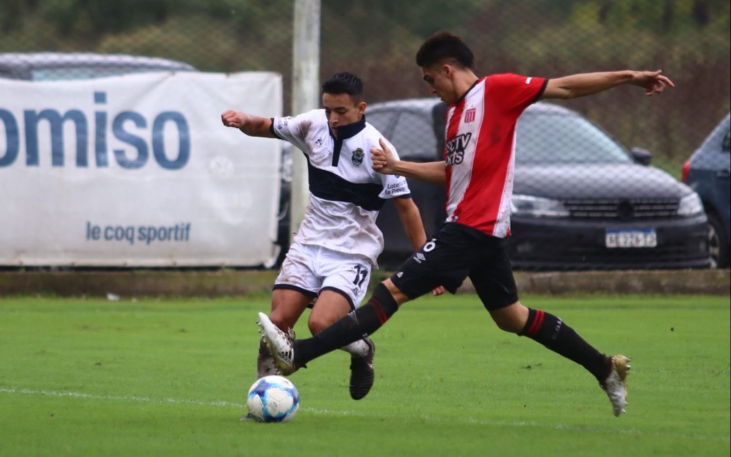 Clásico de Juveniles: El León se sumó tres más en una jornada incompleta