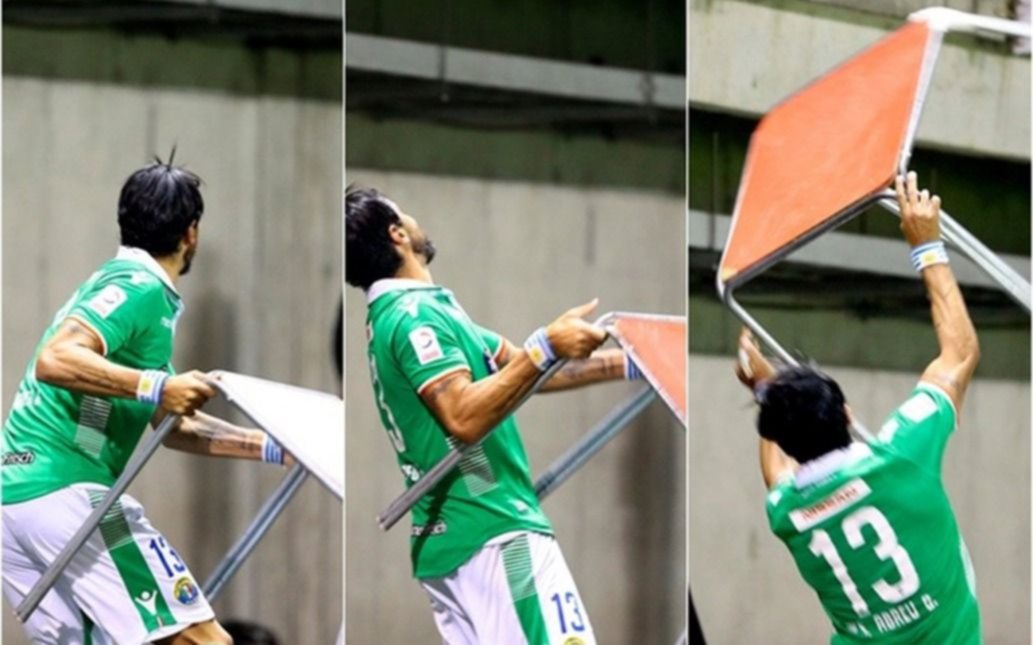 El "Loco" Abreu se enojó con los hinchas y les tiró con una mesa