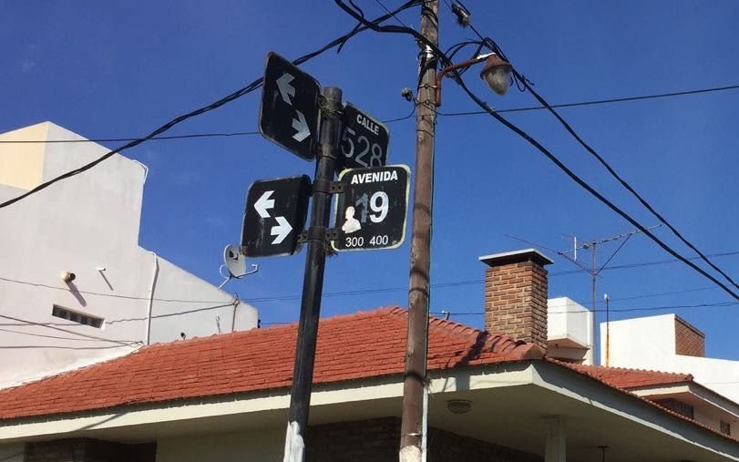 Apuñaló al hermano y a una mujer tras una discusión familiar