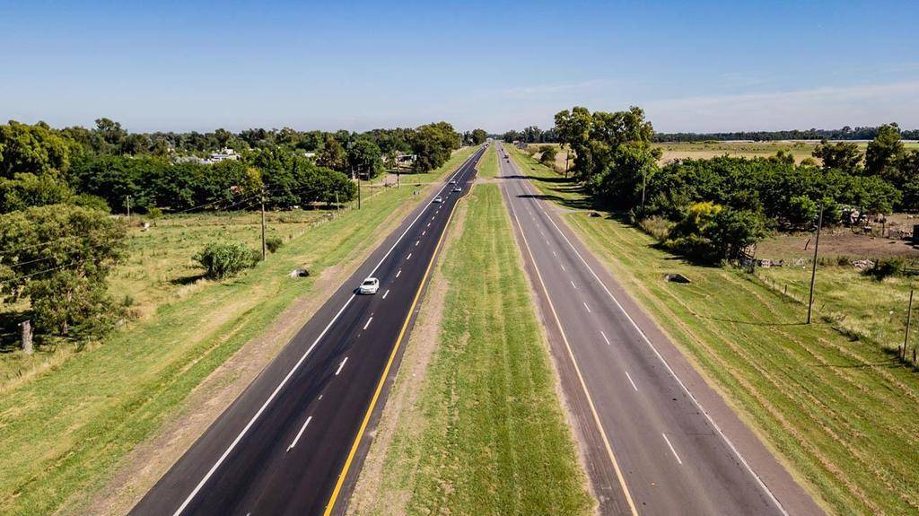 Avanzan con la pavimentación de ruta 2 a la altura de Abasto y habrá más cortes en avenida 7