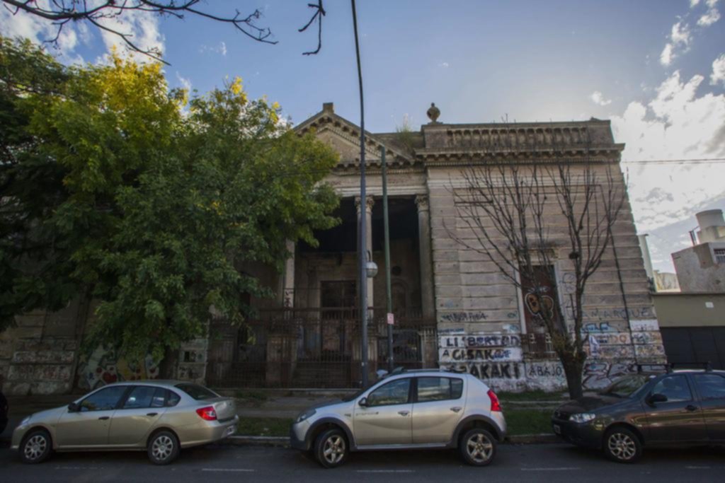Buscan recuperar y poner en valor al emblemático teatro Princesa de diagonal 74 y 4