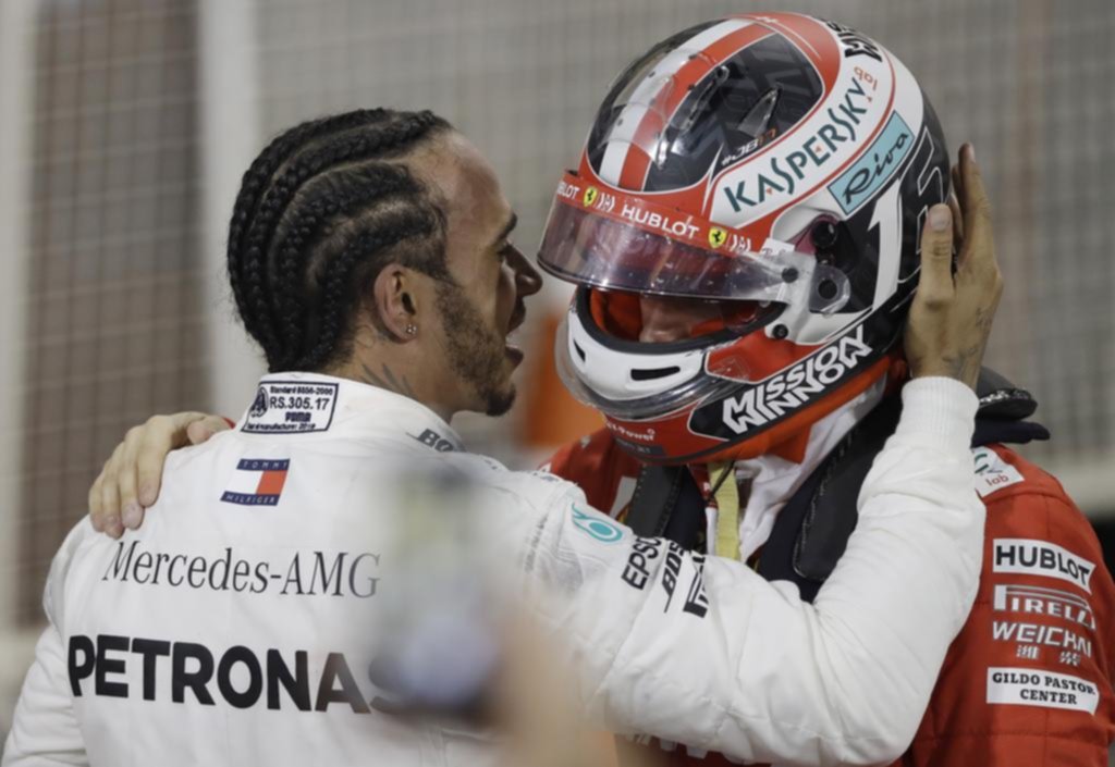 Hamilton se encontró con un “regalito” de Ferrari