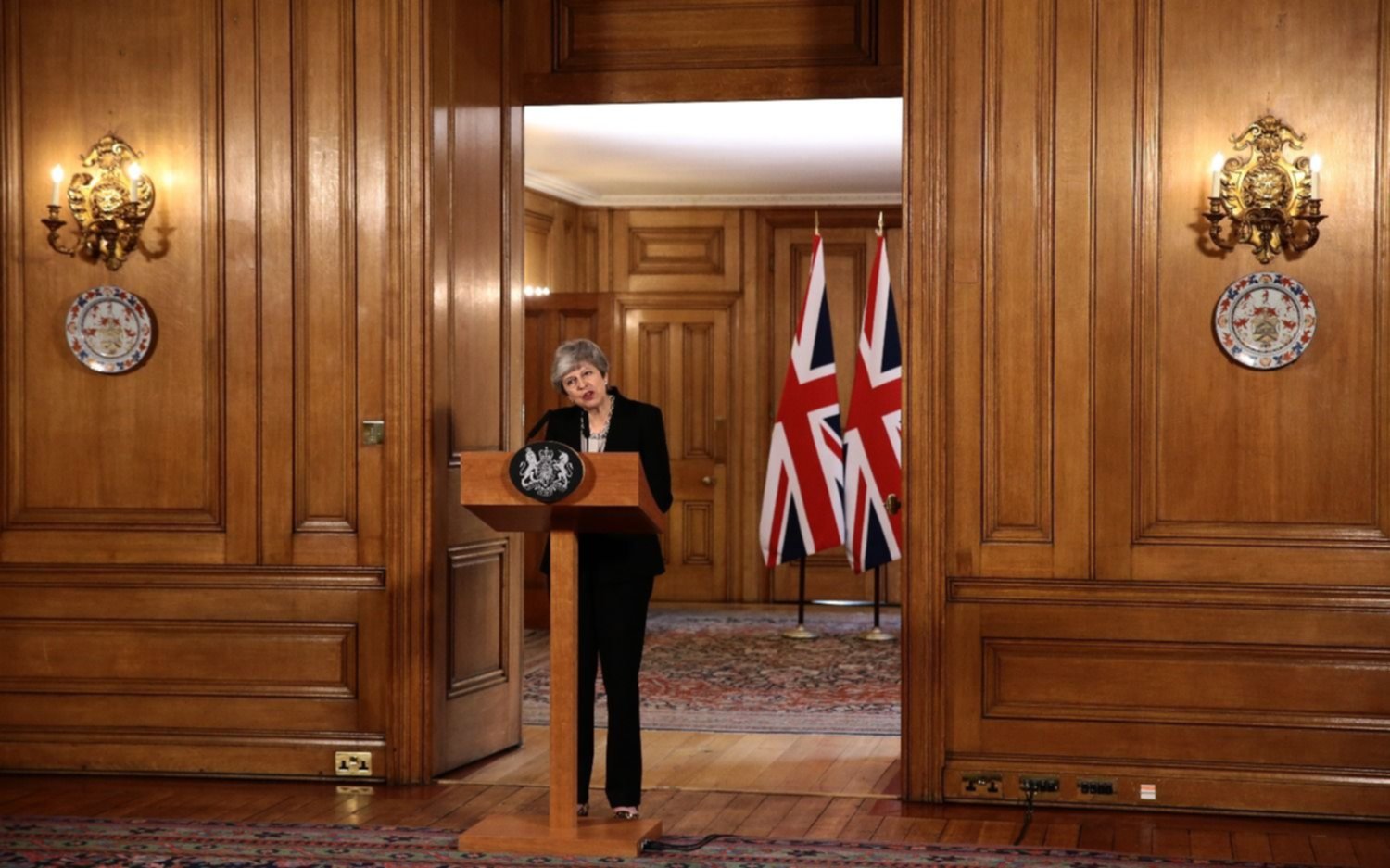 Brexit: May pide una nueva prórroga a la UE y negociar a la oposición
