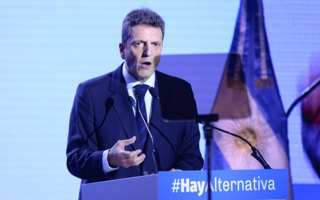 Con traje de precandidato, Massa se presentó como "la alternativa que esperaban los argentinos"