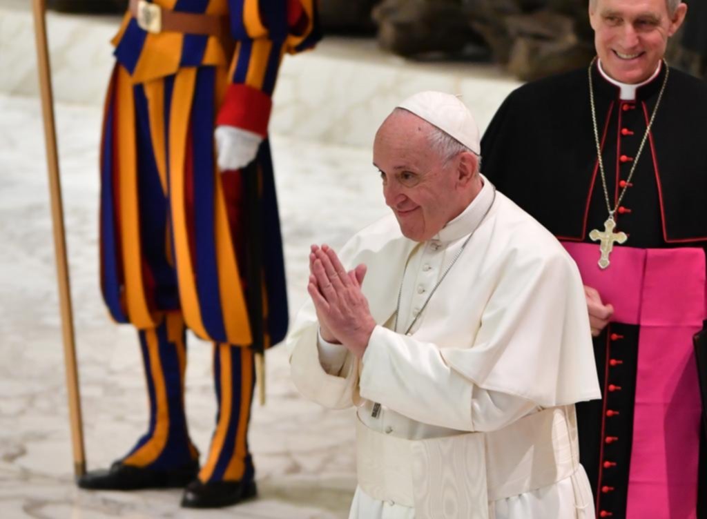 El Papa advirtió a los jóvenes sobre los peligros de internet