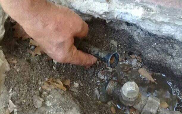 Pareja de jubilados sin agua en  diagonal 74, 20 y 21