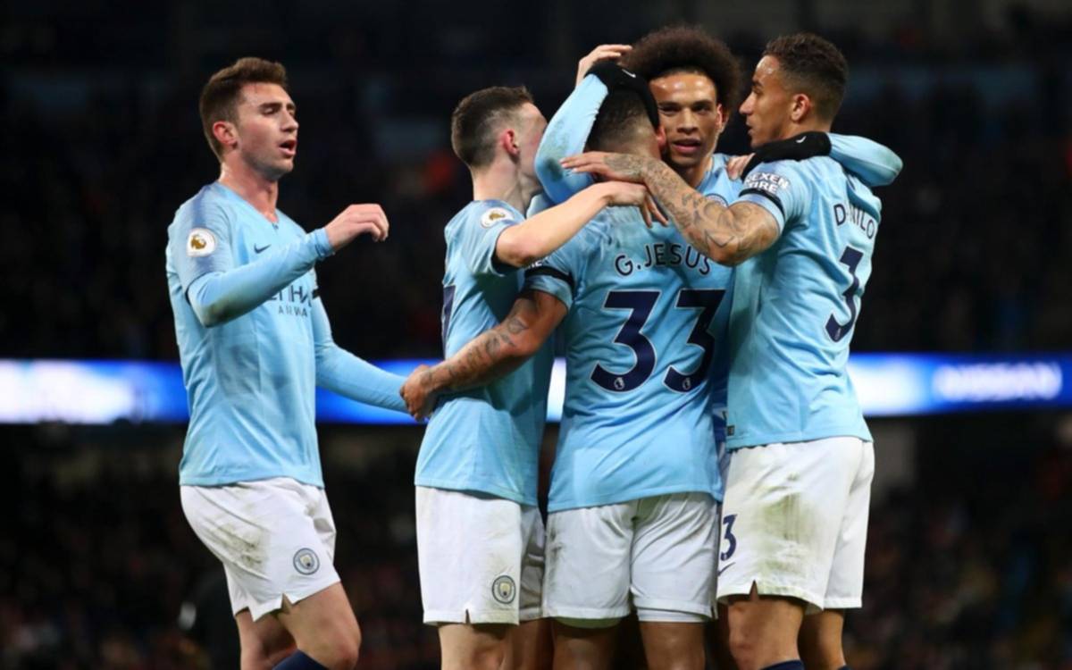 El City, sin el Kun, regresó a la cima del torneo con un triunfo ante Cardiff City